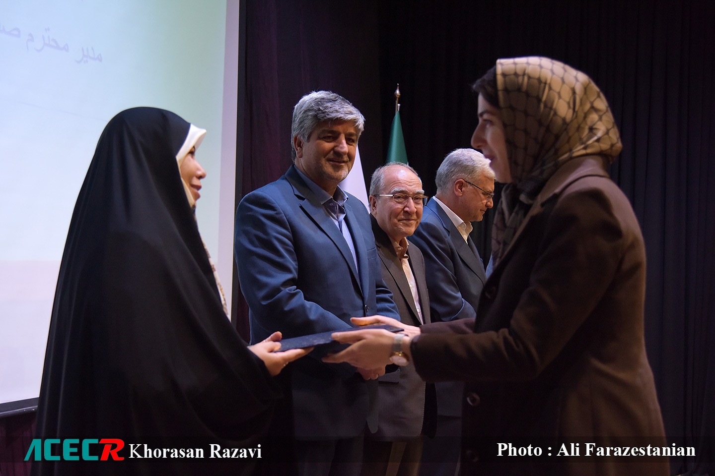 تقدیر از «گرونیدا» به عنوان سرمایه‌گذار طرح پژوهشی در گروه قارچ‌های صنعتی جهاد دانشگاهی