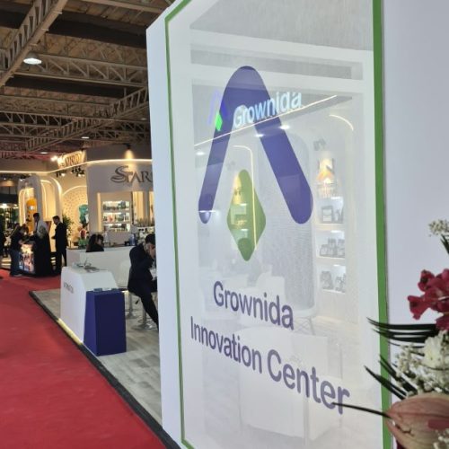 تابلوی «Grownida Innovation Center» در غرفه گرونیدا در نمایشگاه قهوه و نوشیدنی تهران