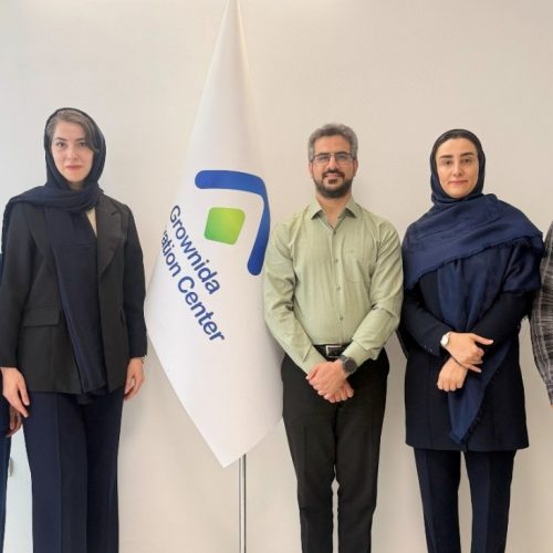 تصویر امضای تفاهم‌نامه همکاری میان مرکز نوآوری گرونیدا و پردیس رشد ایرانیان